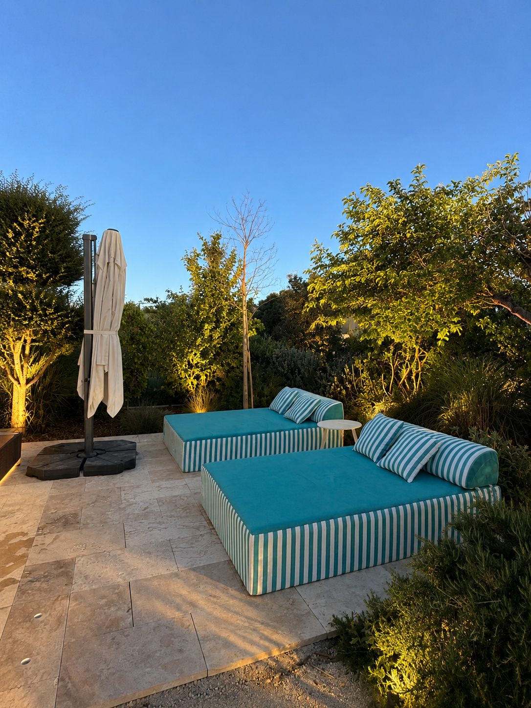 Espace détente au crépuscule villa Nirvana